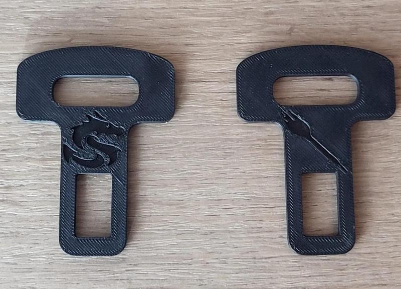 Car seat belt plug / adapter