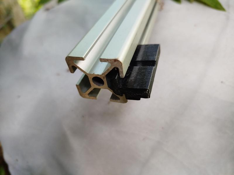 Auflage für Aluminium Maschinenbauprofile 30x30