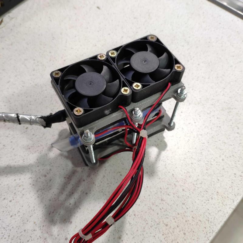 Water cooling with fans and Peltier Elements