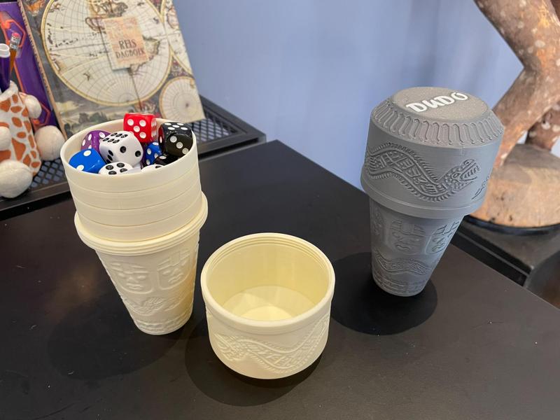 Dudo / Perudo / Liar's Dice 6 person "strategic" dice game - compact storage and travel version