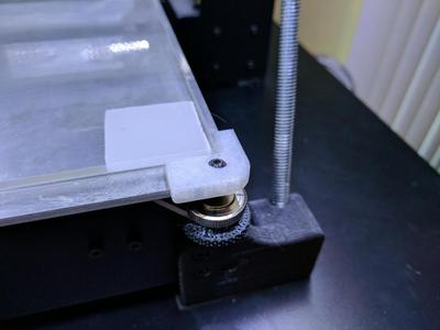 Glass Bed Corner Bracket - 220x220 bed with 200x213 glass