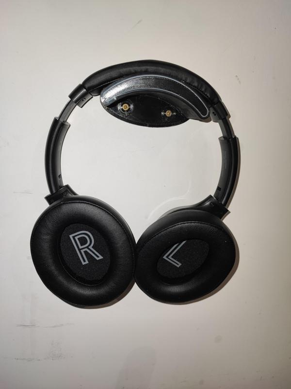 SMALL WALL BRACKET FOR HEADPHONES