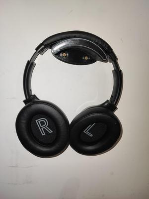 SMALL WALL BRACKET FOR HEADPHONES