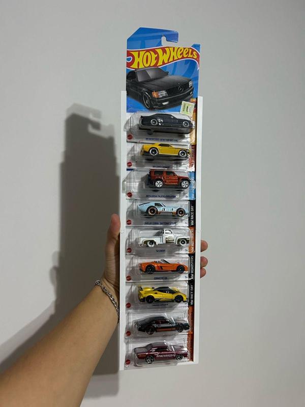 Basic hotwheels wall bracket