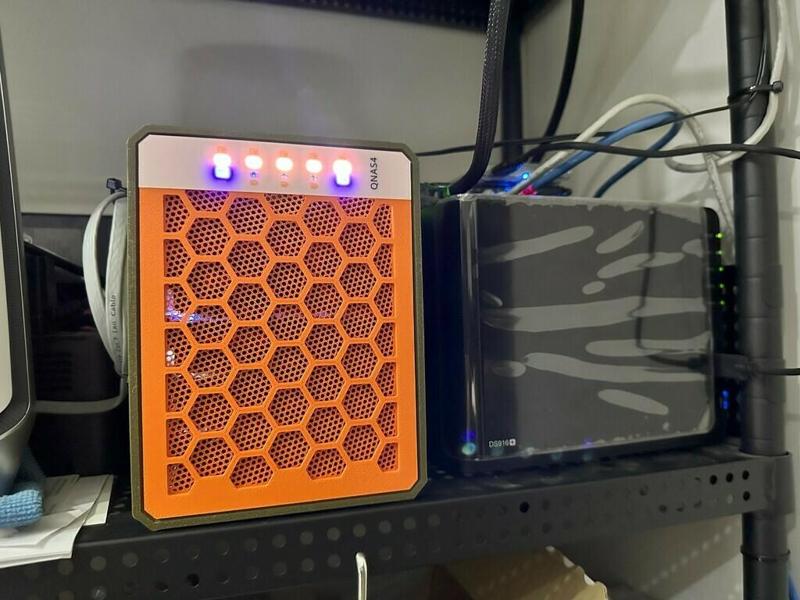 Cover plate for QNAS (sequence start sata board)