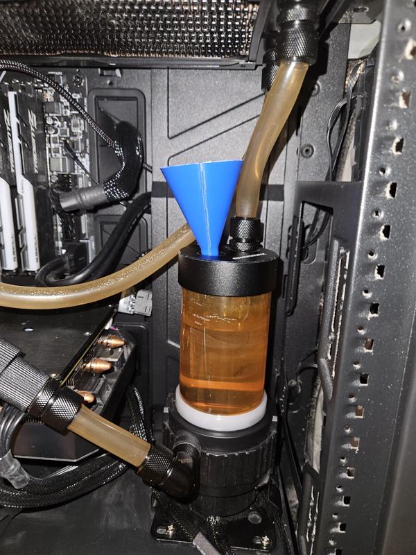 Funnel for water cooling on PC