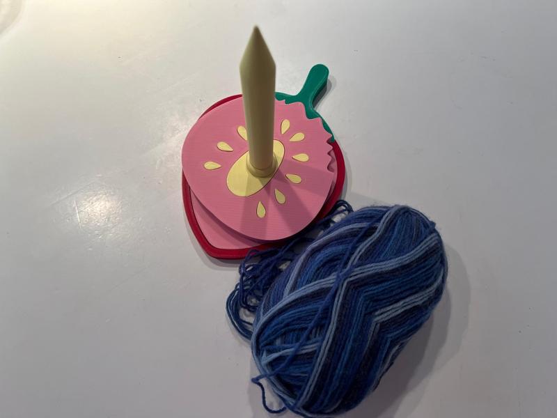 Strawberry Yarn Winder