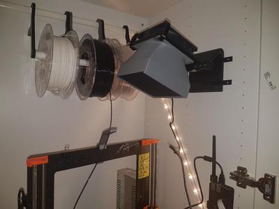 wall connector for fume extractor