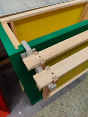 BeeHive_Frame_holder_Zander + stabilization plate