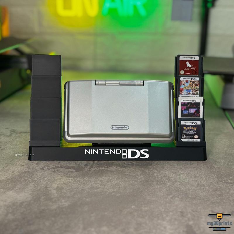 NINTENDO DS HOLDER WITH 8 CARTRIDGES CASES