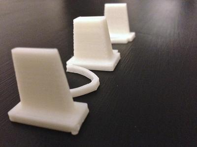 Sliding bypass door guide