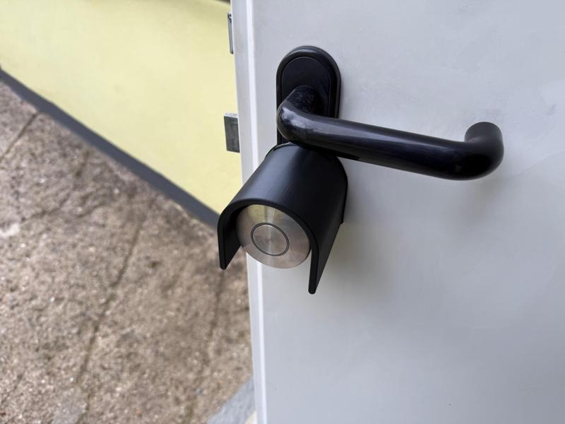 Nuki Pro door cover as weather protection