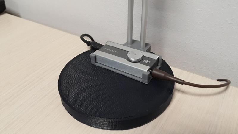 Schiit Fulla module for headphones stand
