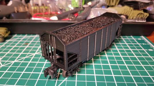 S SCALE 55-TON 2-BAY PEAKED FISHBELLY OPEN HOPPER