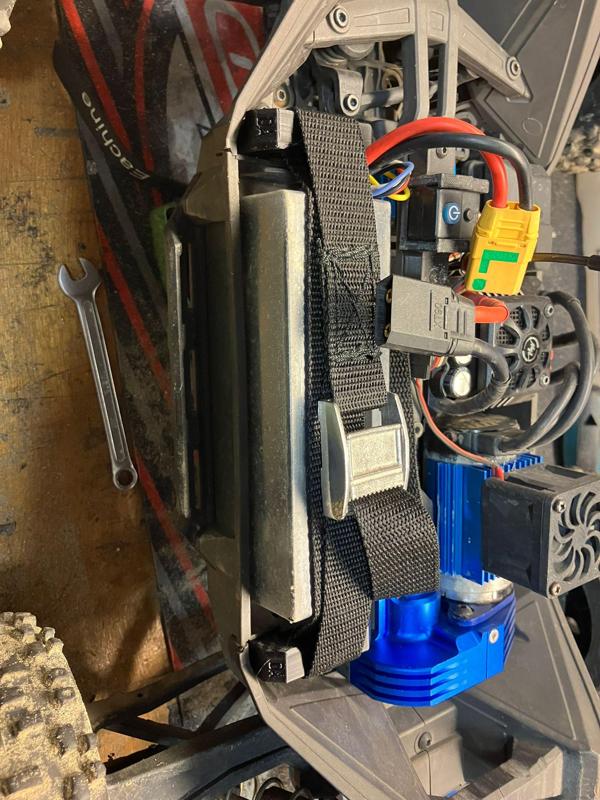 Traxxas Maxx Lipo strap 4/6s
