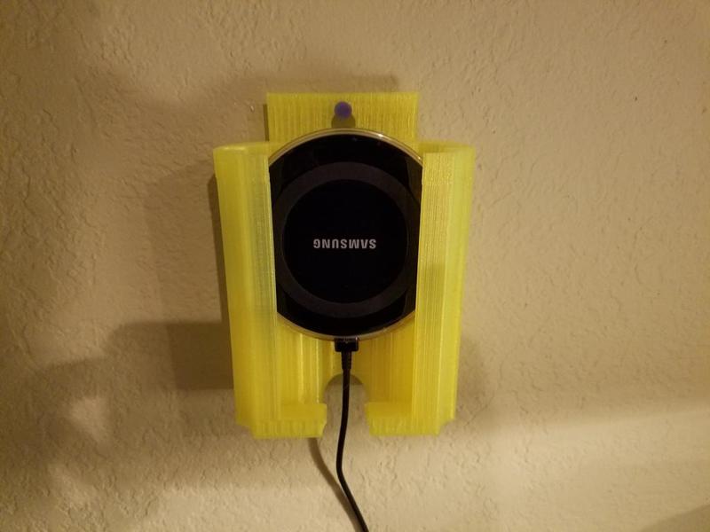 Samsung Galaxy 7 and wireless charger holder