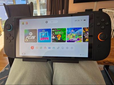 Watch 'n play - hands-free gaming