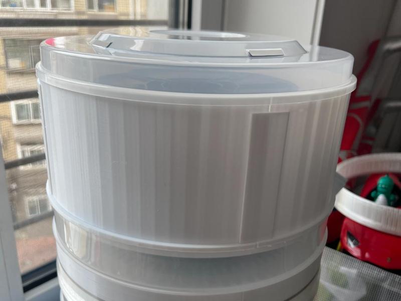 Fruit and vegetable dehydrator steamer basket riser extension bracket