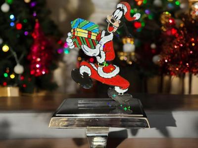 Goofy stocking holder figurine
