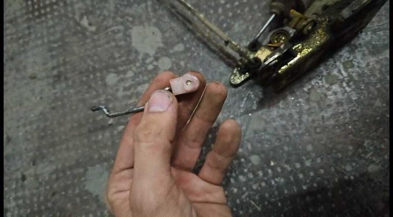 Ford Sierra Ghia SX (MK1) metal door locking rod socket