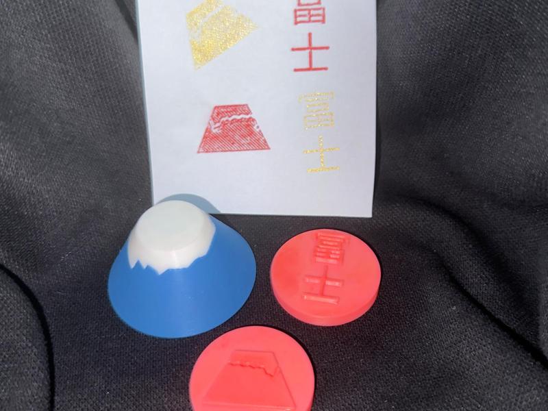 Mount Fuji stamp and Mount Fuji-shaped stamp handle