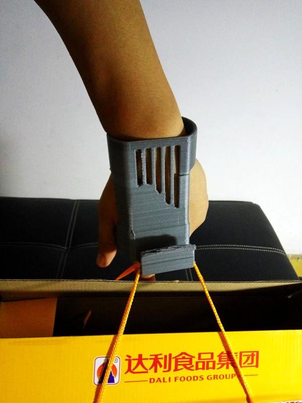 Assistant to carry bags.