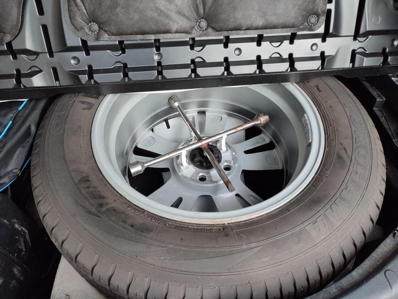 Lug wrench holder mount (soporte para llave cruz)