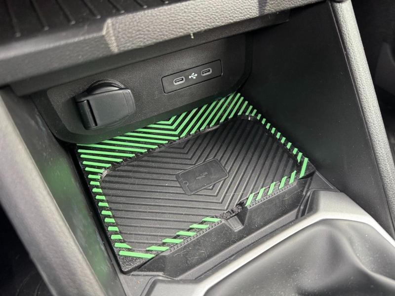 Dacia Duster Wireless Charging Stand