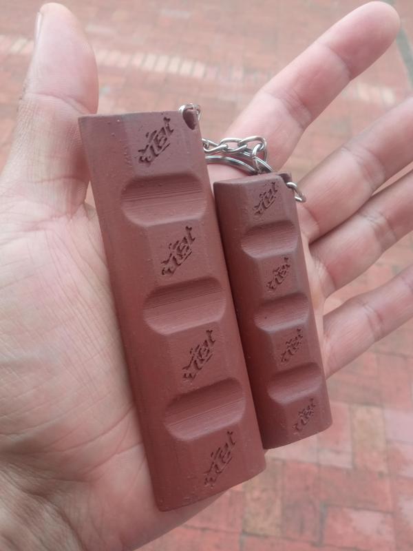Jet keychain chocolate bar