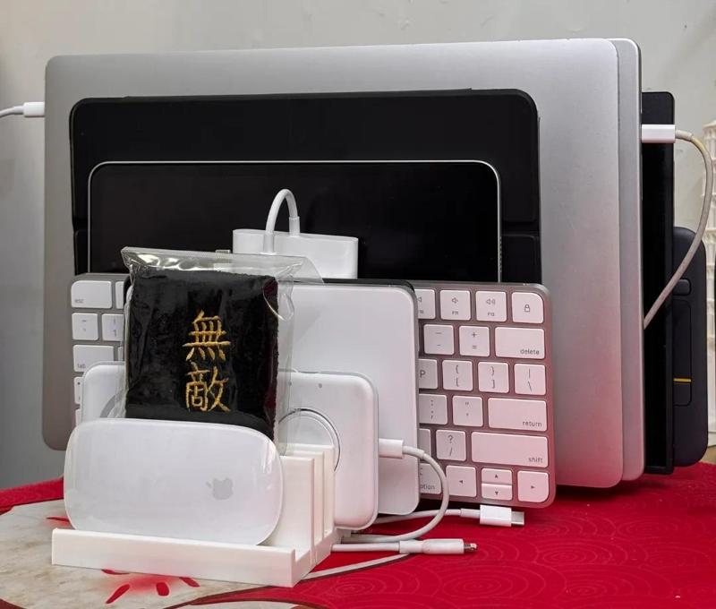 Fourteen-slot Tablet/Computer Holder