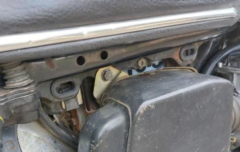 Honda CB250 K SIDE COVER - RIBS & SILENT BLOC