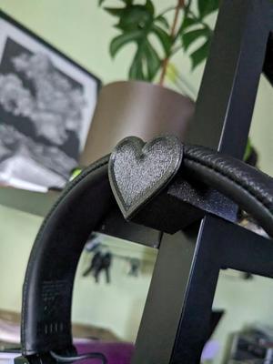 headphone  heart holder
