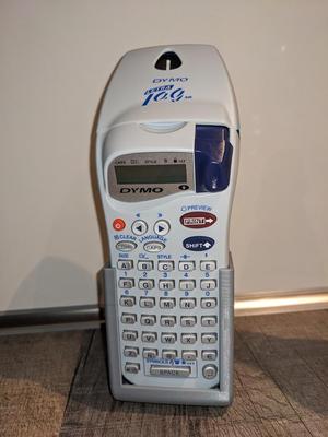 DYMO XR LETRATAG WANDHALTER STANDHALTER