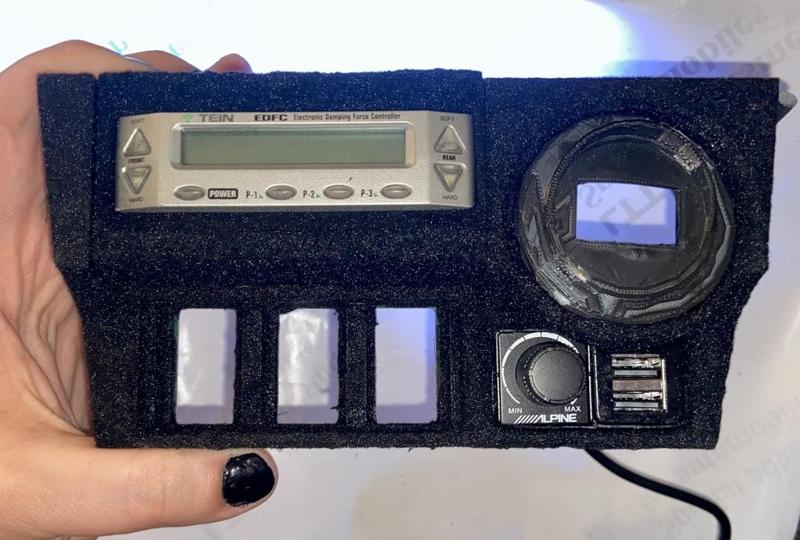 Tein EDFC 2 + 1 52mm Gauge + 3 small Toyota switches + Alpine RUX-KNOB.2 + Round USB port