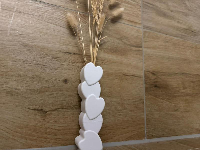 Heart-Shaped Minimalist Vase Heart Tower