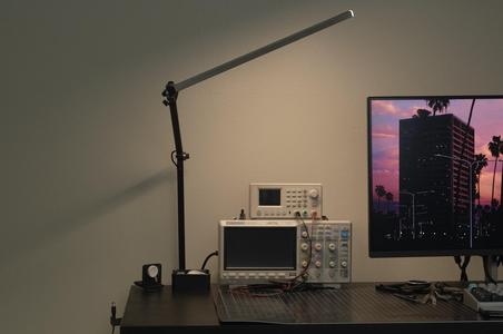 Articulated Aluminum Desk Lamp