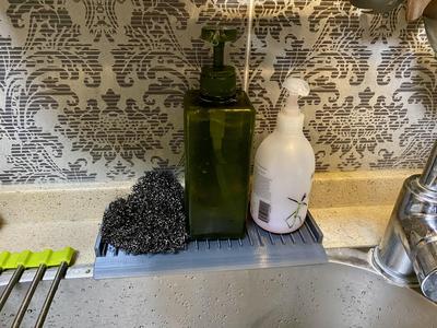 Water-filtering tray by the sink
