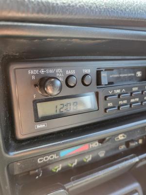 Geo Metro Radio Volume Knob (Delco)