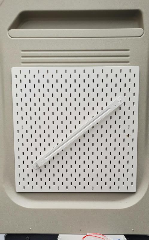 Skadis mount for camper van back door window