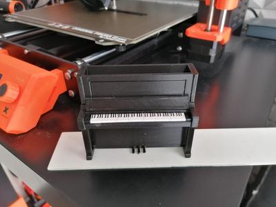 Piano Pen Holder