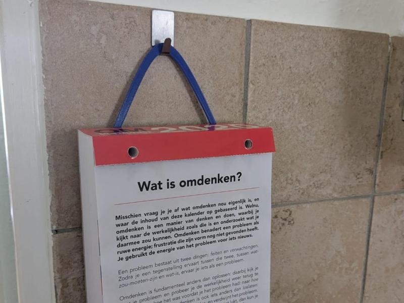 Tear off calendar hanger