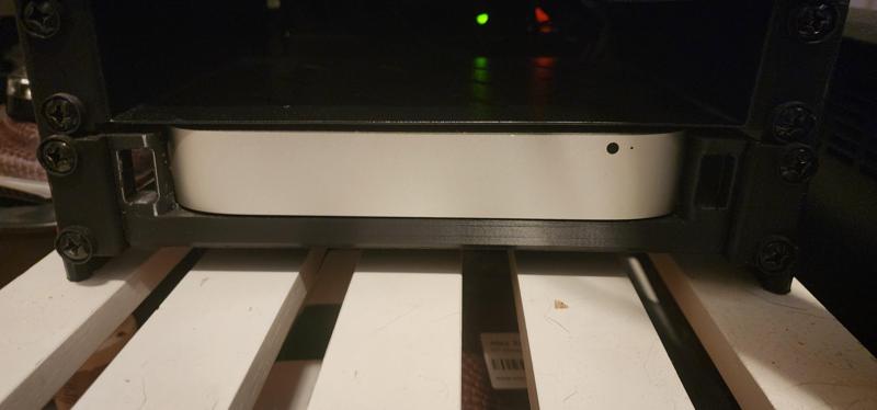 Mac Mini 10 in rack mount