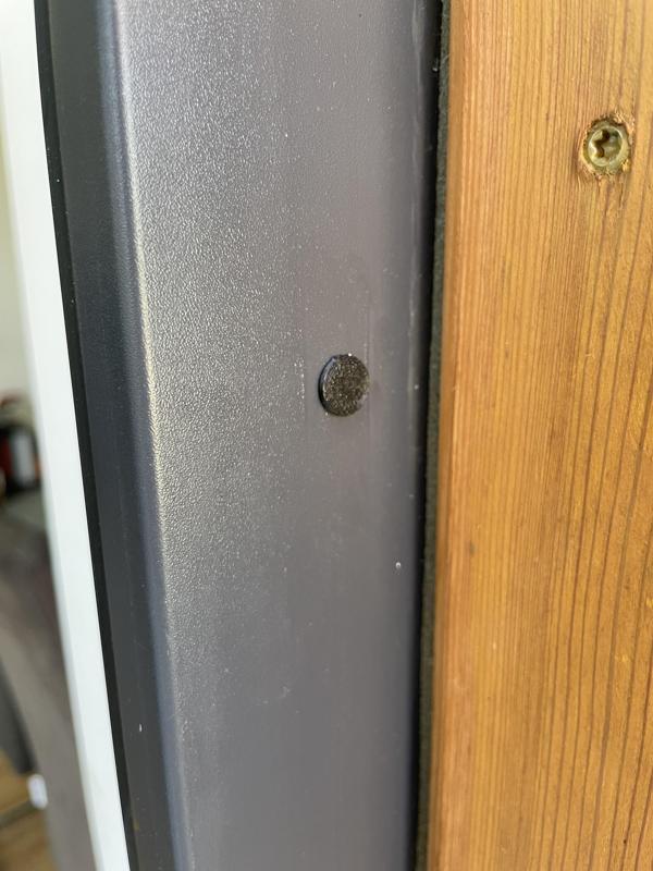 Krytka otvoru po vrutu