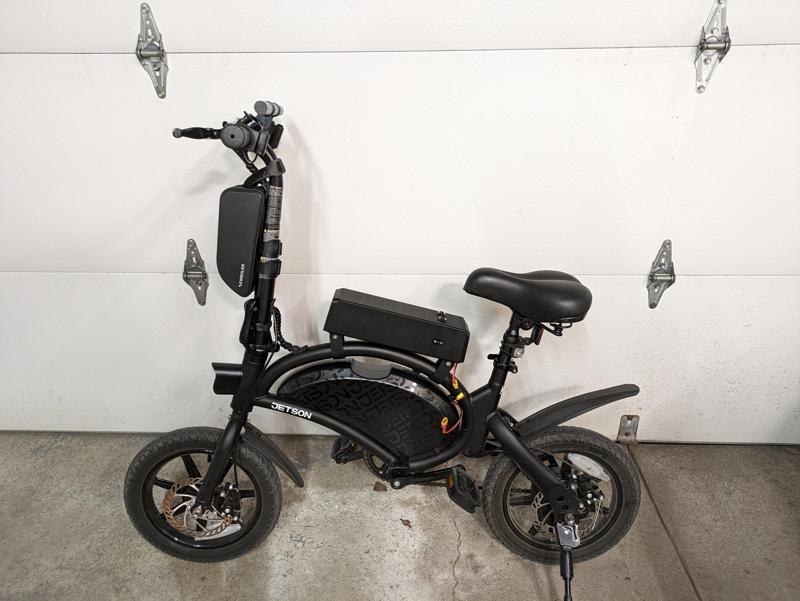 Jetson Bolt Pro battery compartment