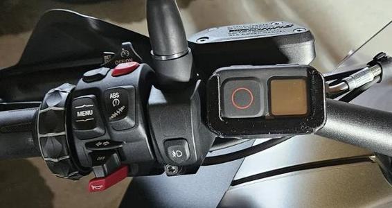 BMW 1250 GSA - GoPro - The Remote handlebar mount with cable ties