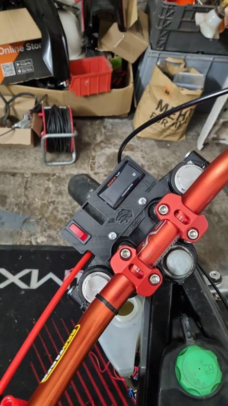 APRILIA/DERBI/GILERA HOLDER FOR KOSO TEMPERATURE DISPLAY