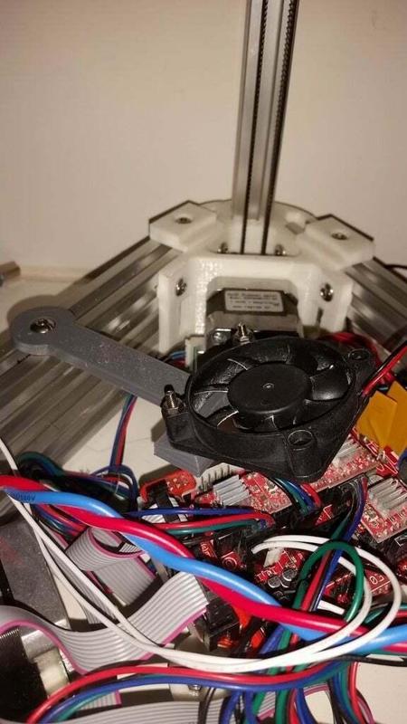 Simple fan holding arm