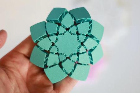Articulated flower coaster