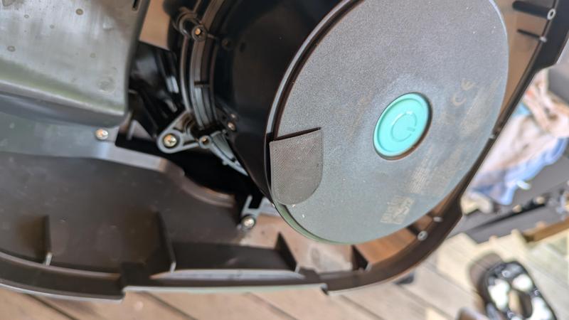 Power cover on the Aiper Scuba SE