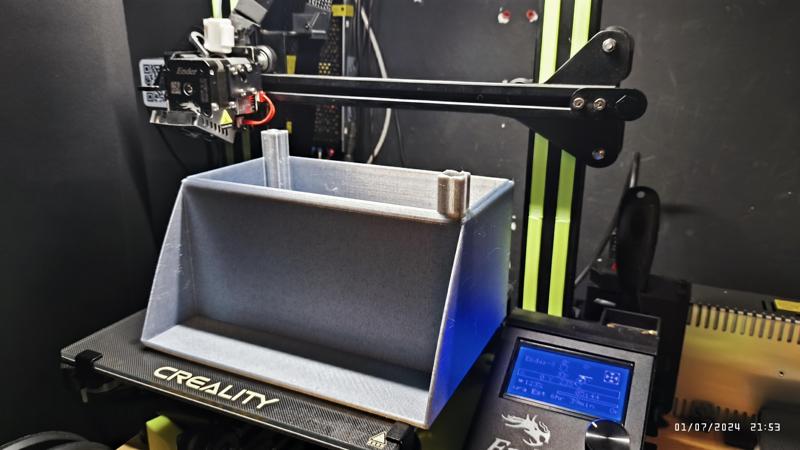 simple Self watering planter with cell stand